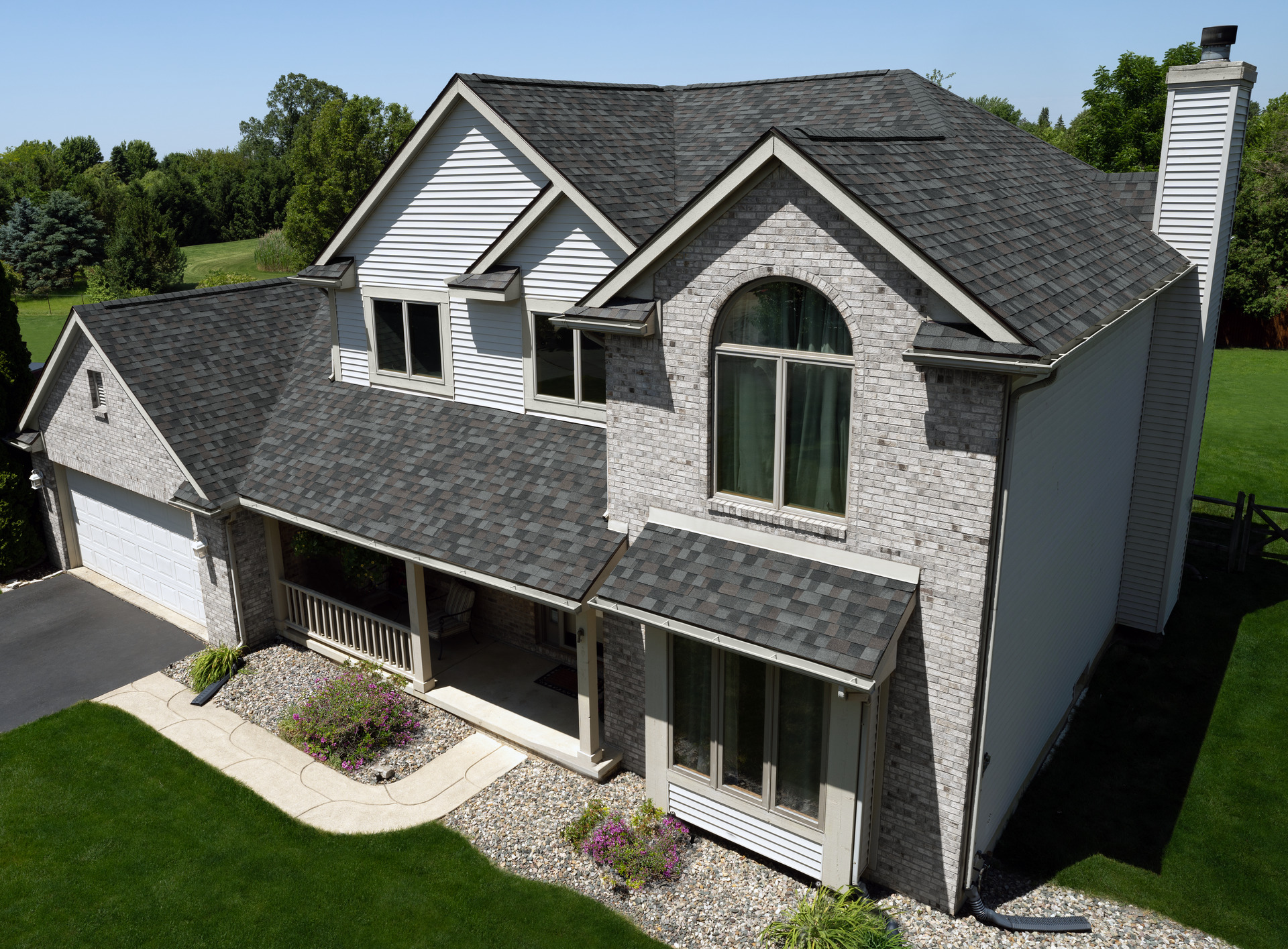 An architectural asphalt shingle roof